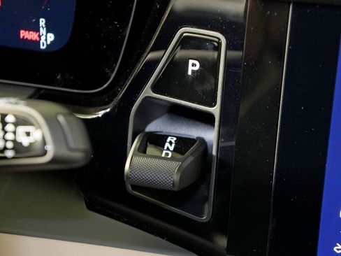 New 2026 Porsche Macan 4 Electric image 26