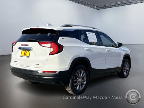 Used 2024 GMC Terrain SLT image 4