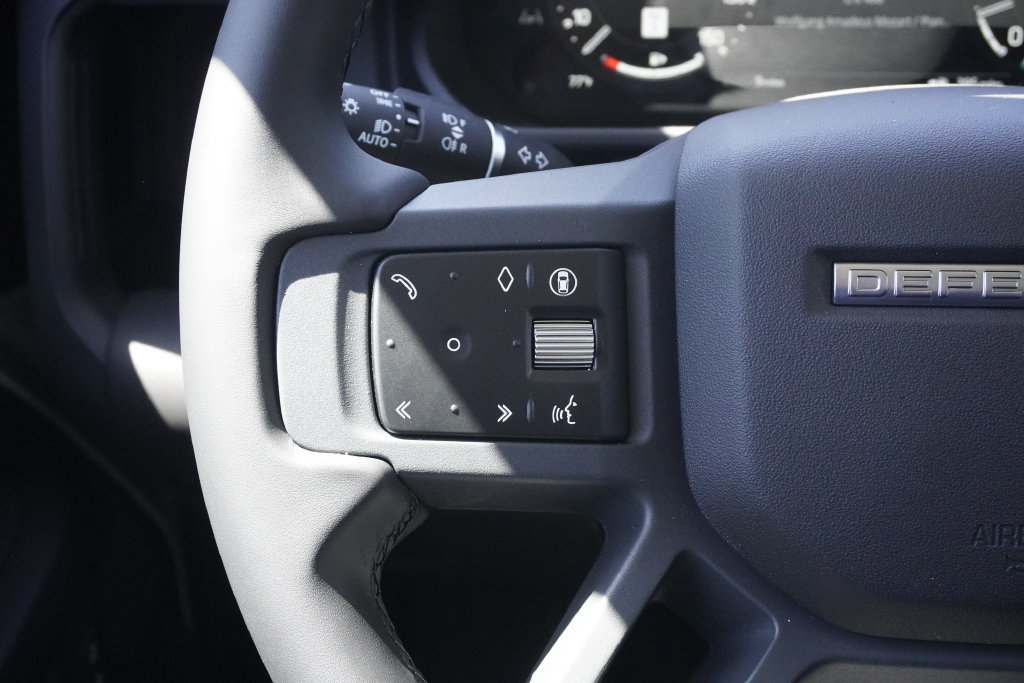 New 2026 Land Rover Defender 110 X-Dynamic SE AWD/4WD image 12