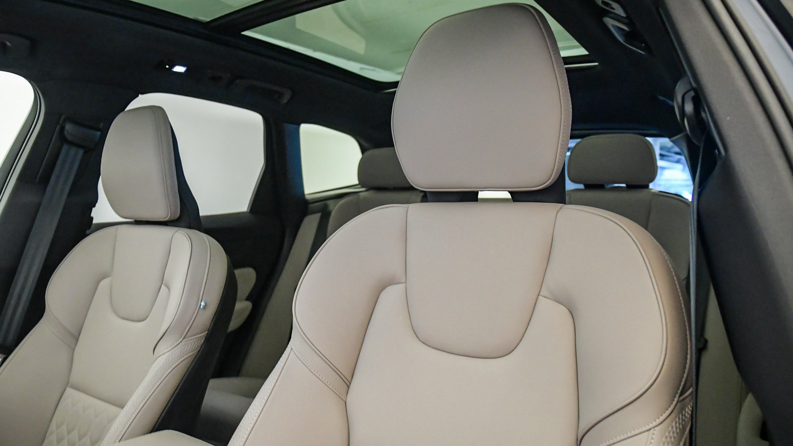 Certified 2026 Volvo XC60 B5 Plus AWD/4WD image 18