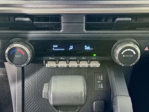 Certified 2025 Toyota 4Runner SR5 AWD/4WD image 15