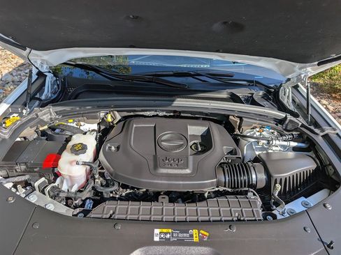 Used 2023 Jeep Grand Cherokee Summit image 10