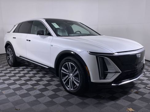 Certified 2024 Cadillac Lyriq Luxury w/ LPO, Floor Liner Package image 20