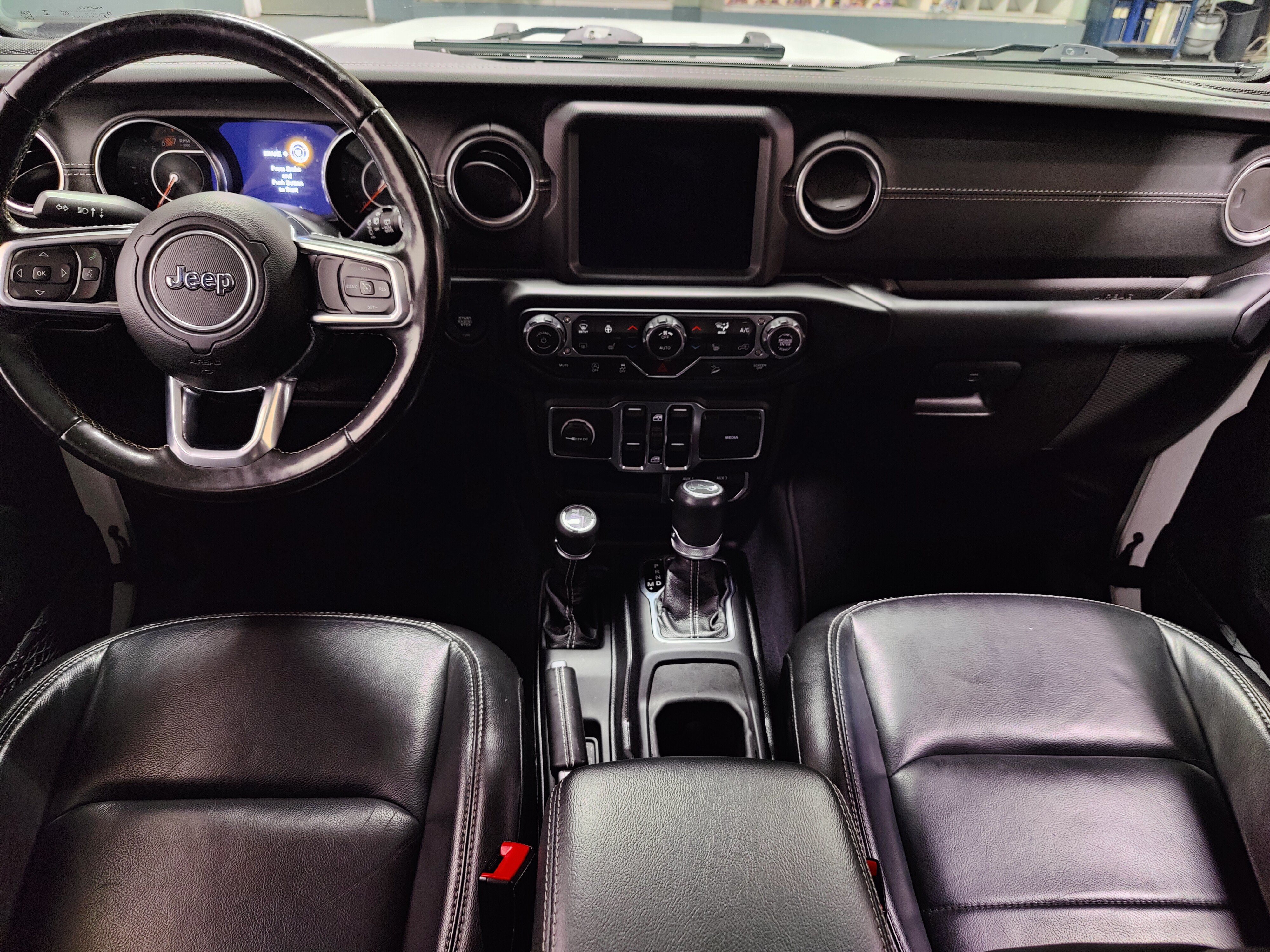 Used 2020 Jeep Wrangler Unlimited Sahara AWD/4WD image 17