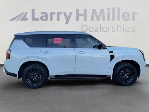 Used 2025 Nissan Armada SV image 6