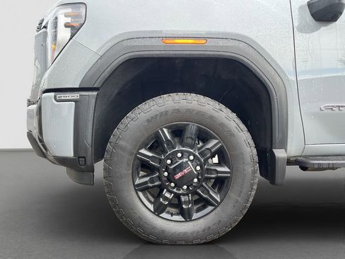 Used 2024 GMC Sierra 2500 AT4 w/ AT4 Premium Plus Package AWD/4WD image 3