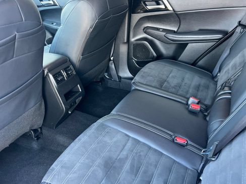 Used 2024 Mitsubishi Outlander SE Black Edition AWD/4WD image 9