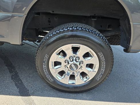 Used 2017 Ford F250 Lariat w/ Chrome Package AWD/4WD image 4