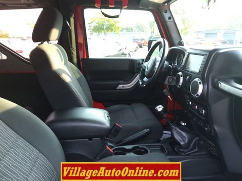 Used 2012 Jeep Wrangler Rubicon w/ PWR Convenience Group image 22