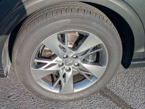 Used 2025 Genesis GV70 3.5T Sport AWD/4WD image 12