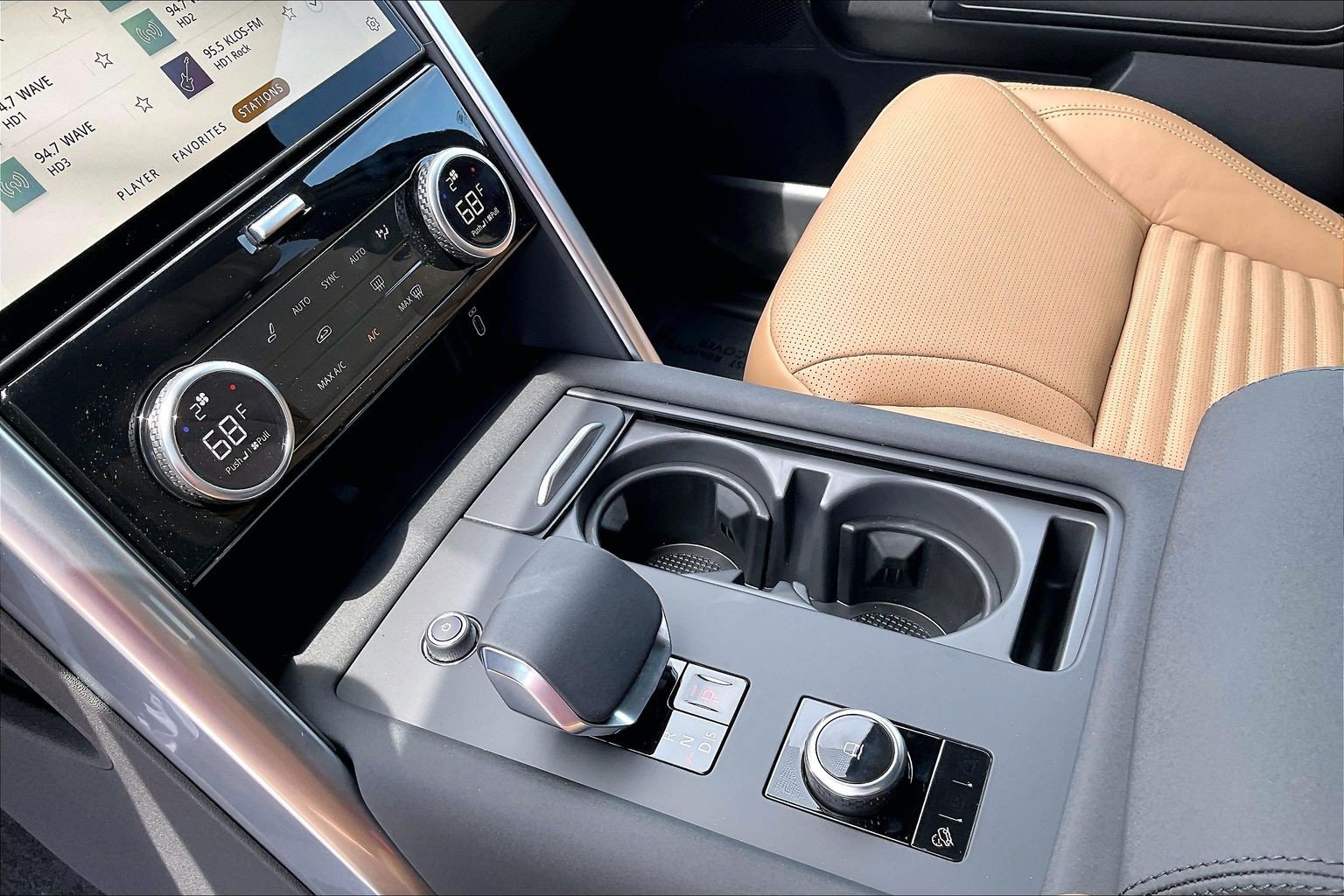 New 2026 Land Rover Discovery Limited Edition AWD/4WD image 13