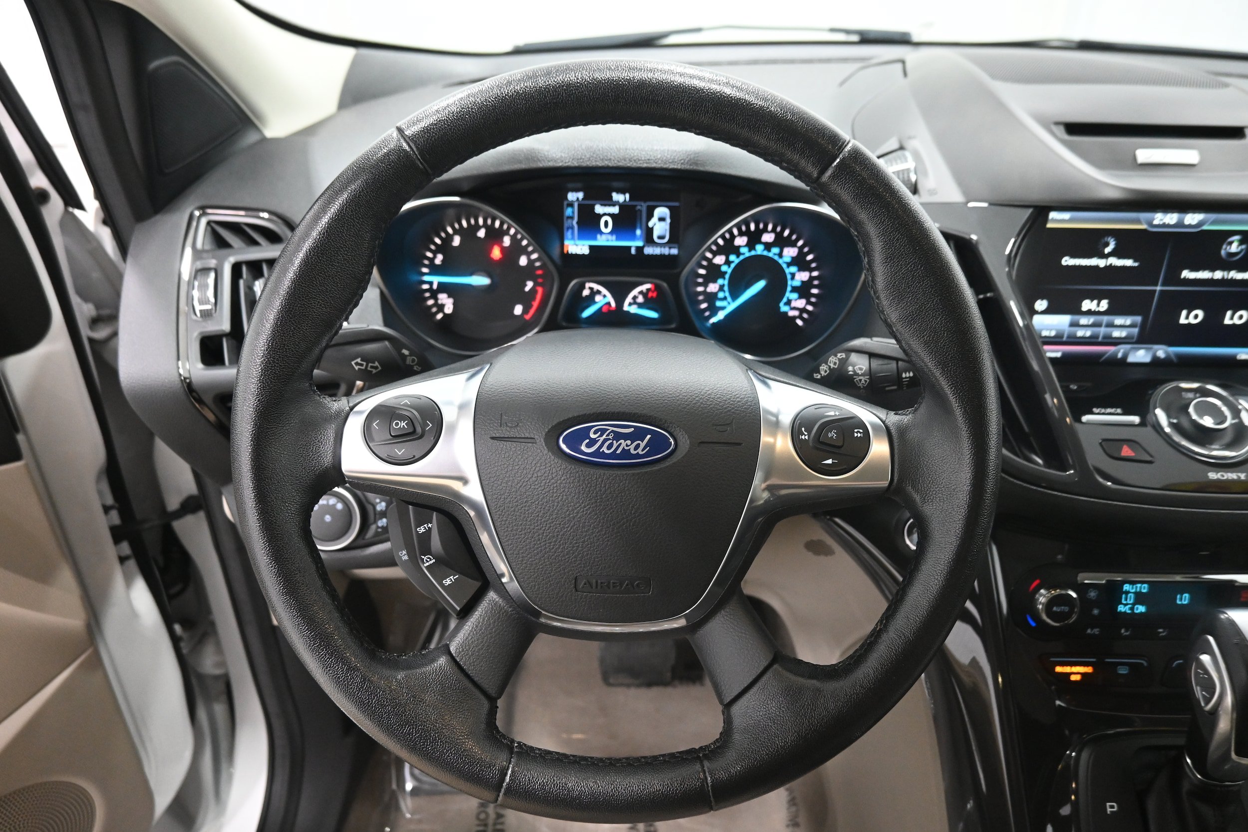 Used 2015 Ford Escape Titanium w/ Equipment Group 301A AWD/4WD image 7