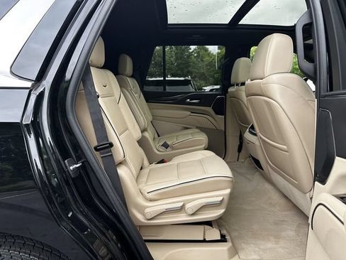 Used 2024 Cadillac Escalade Premium Luxury AWD/4WD image 37