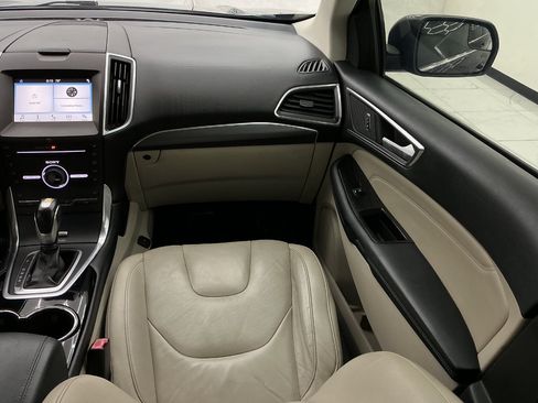 Used 2016 Ford Edge Titanium FWD image 31