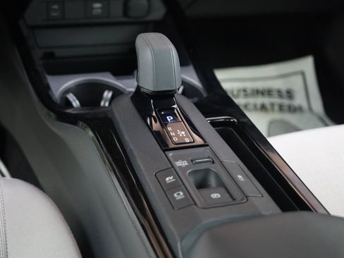 Used 2024 Toyota Prius LE FWD image 37
