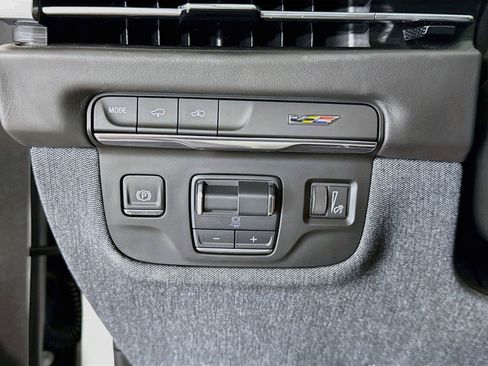Used 2025 Cadillac Escalade ESV V AWD/4WD image 24