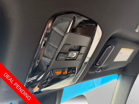 Used 2023 Toyota Venza XLE image 23