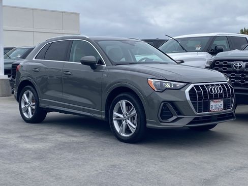 Used 2021 Audi Q3 2.0T Premium w/ Convenience Package AWD/4WD image 2