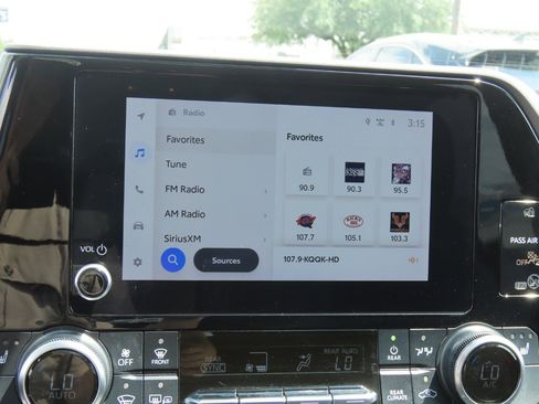 Used 2023 Toyota Highlander XLE FWD image 30
