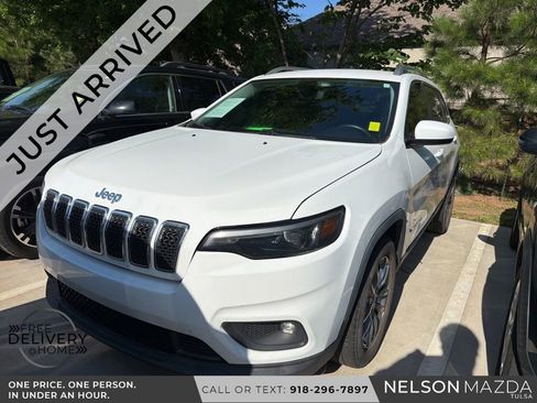 Used 2019 Jeep Cherokee Latitude Plus w/ Comfort/Convenience Group FWD image 1