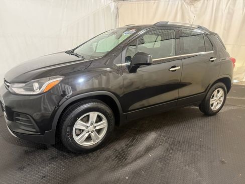Used 2019 Chevrolet Trax LT w/ LT Convenience Package image 2