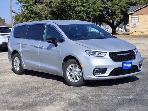 New 2026 Chrysler Pacifica Select image 2