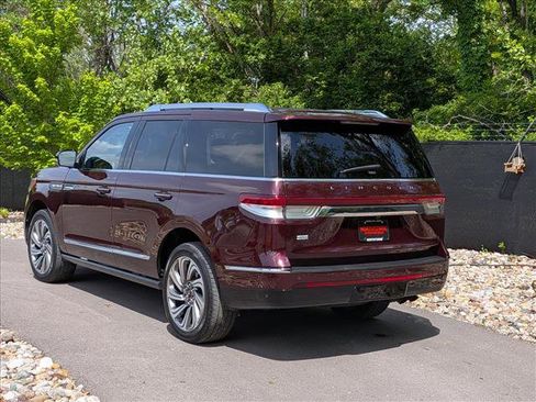 Used 2024 Lincoln Navigator Reserve AWD/4WD image 3