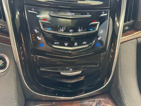 Used 2015 Cadillac Escalade Luxury RWD image 37