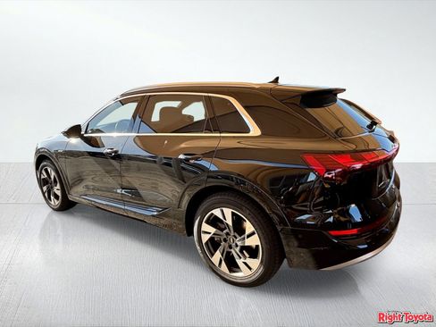 Used 2022 Audi e-tron Premium Plus w/ Premium Plus Package AWD/4WD image 3