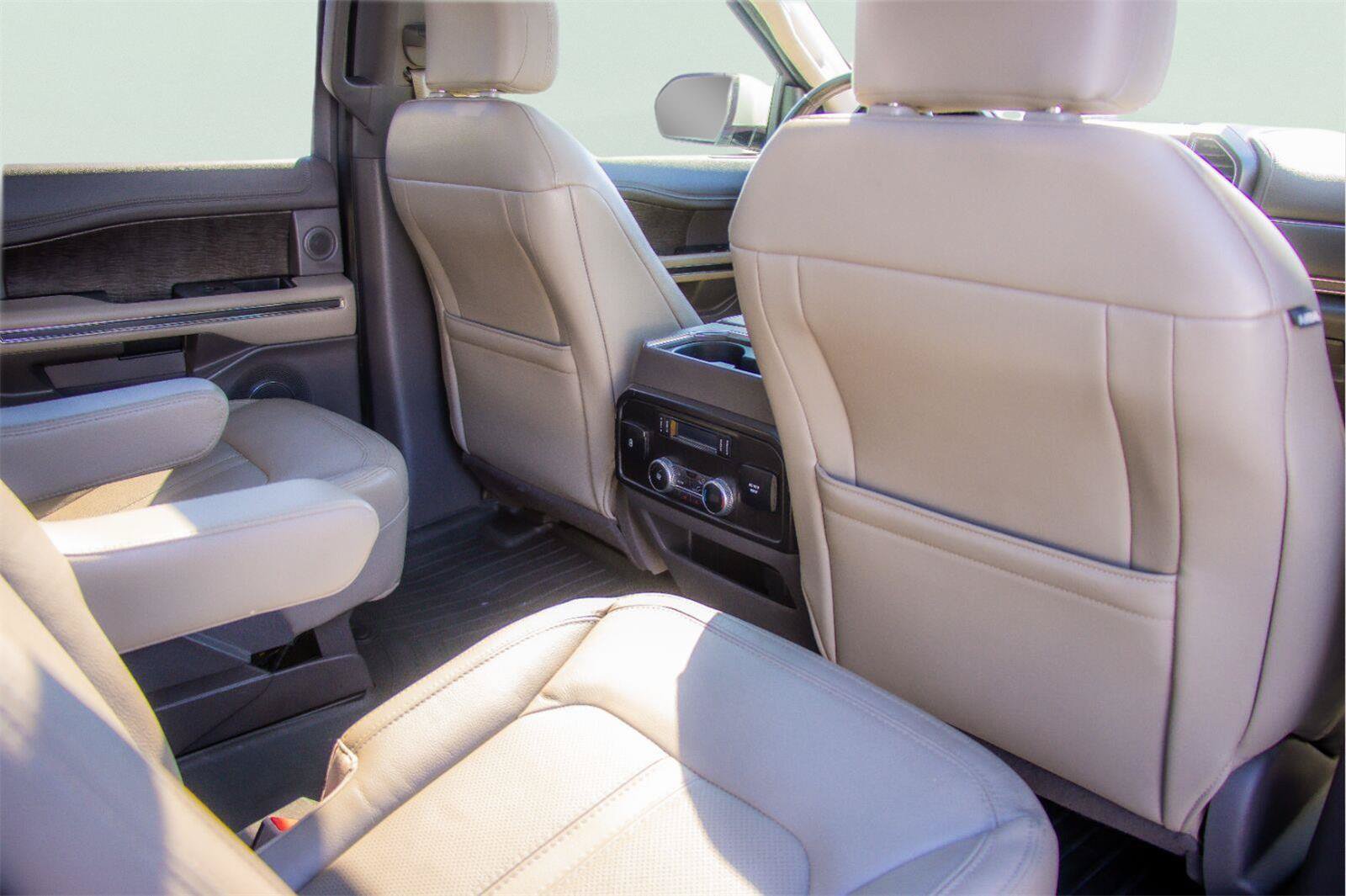 Used 2019 Ford Expedition Limited w/ Equipment Group 301A RWD image 10