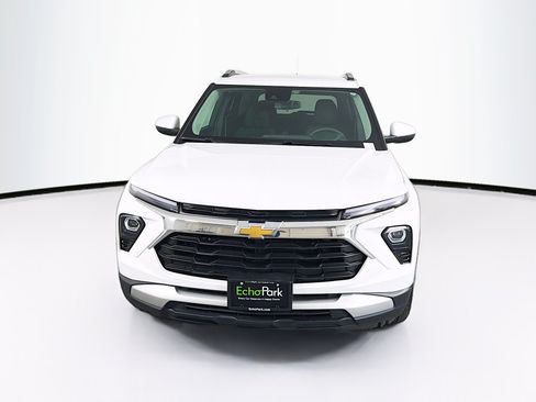 Used 2024 Chevrolet TrailBlazer LT FWD image 2