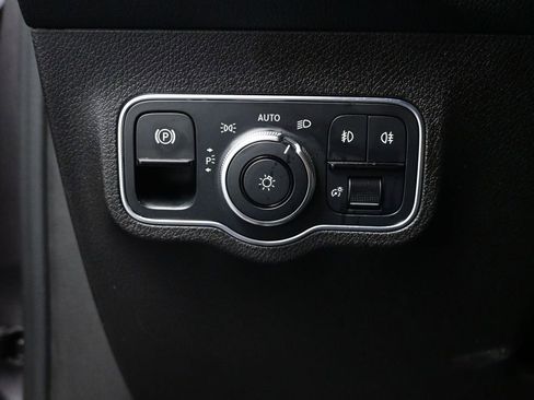 Used 2021 Mercedes-Benz GLB 250 image 13