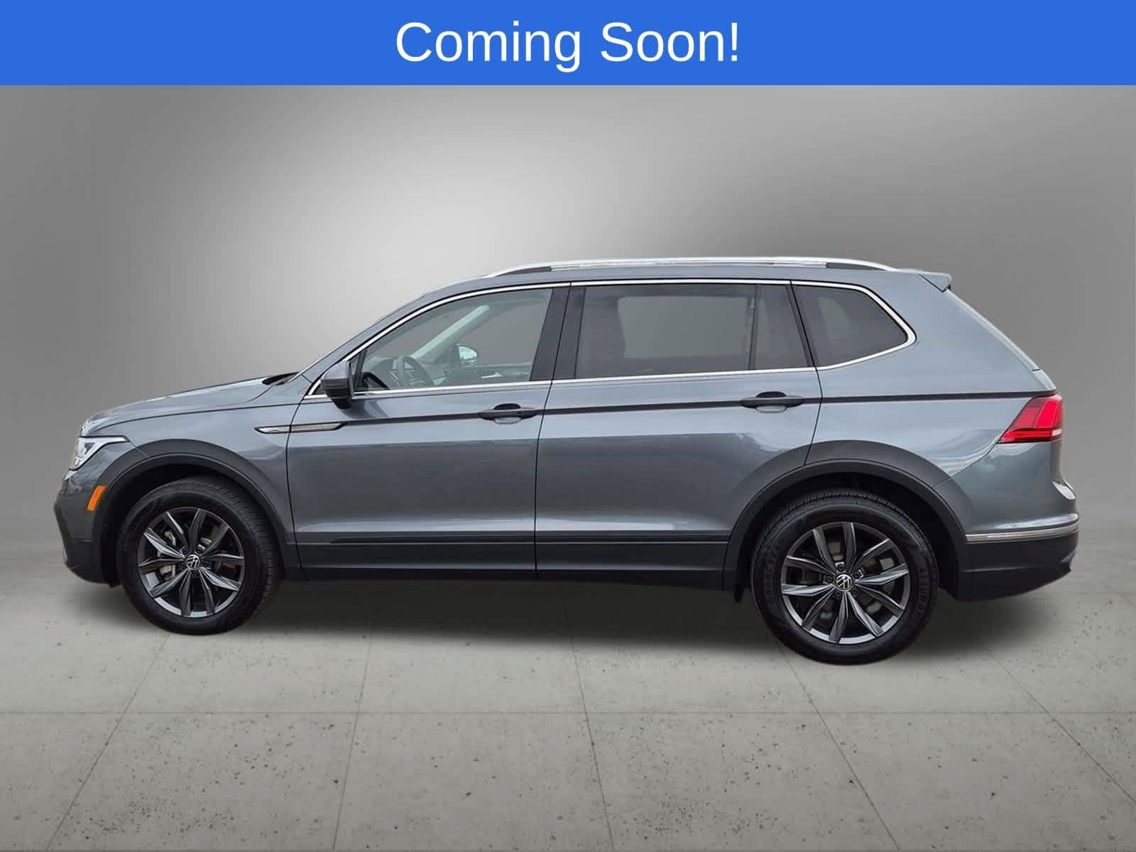 Used 2024 Volkswagen Tiguan SE AWD/4WD image 3