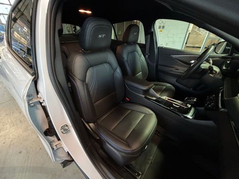 Used 2025 Buick Envista Sport Touring image 38