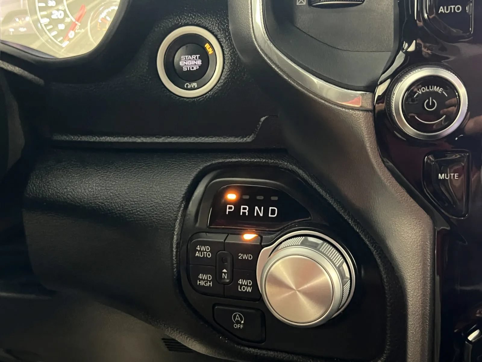 Used 2020 RAM 1500 Laramie AWD/4WD image 16