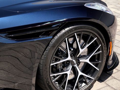 Used 2025 Aston Martin DB12 Coupe RWD image 9