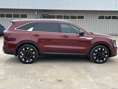 Used 2025 Kia Sorento SX image 2