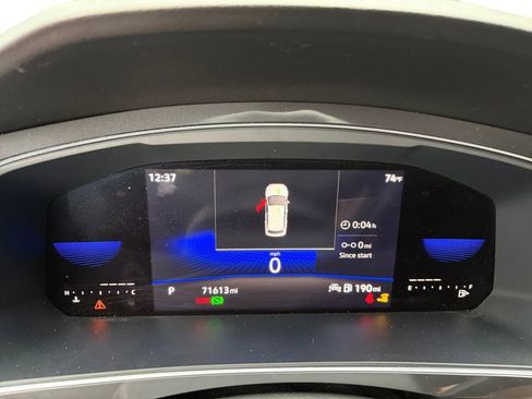 Certified 2023 Volkswagen Tiguan SE R-Line FWD image 23