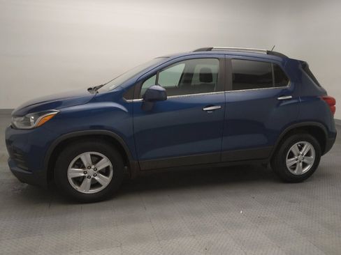 Used 2020 Chevrolet Trax LT w/ LT Convenience Package FWD image 2