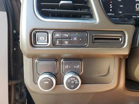 Used 2024 GMC Yukon SLT w/ SLT Luxury Package RWD image 29