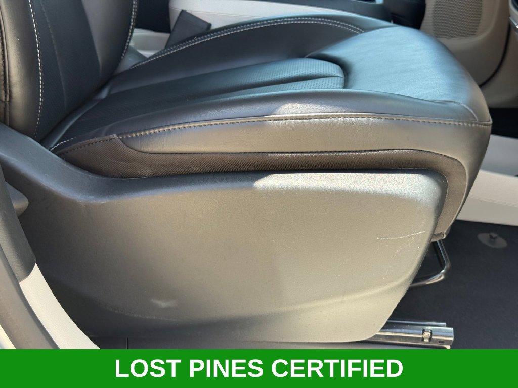 Used 2023 Chrysler Pacifica Touring-L FWD image 25