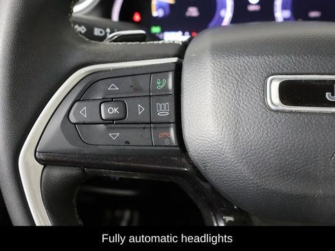 Used 2023 Jeep Grand Cherokee Laredo image 8