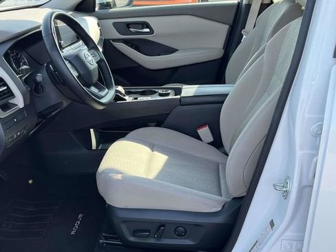 Used 2025 Nissan Rogue SV image 13