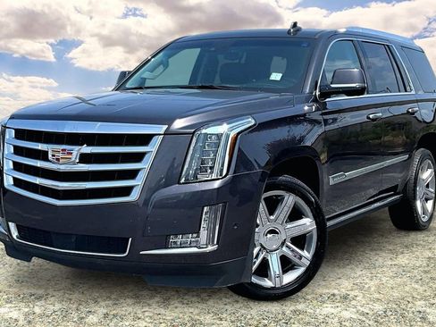 Used 2018 Cadillac Escalade Premium Luxury AWD/4WD image 3