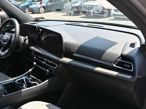 Used 2024 Chevrolet Traverse LT FWD image 34