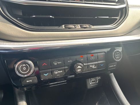 Used 2022 Jeep Compass Limited w/ Sun and Sound Group image 28