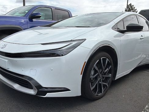 Used 2024 Toyota Prius Prime FWD image 4