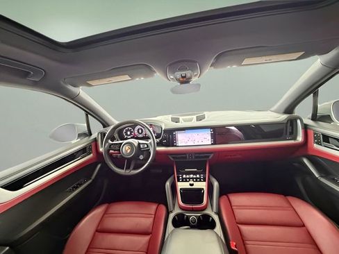Used 2024 Porsche Cayenne image 38