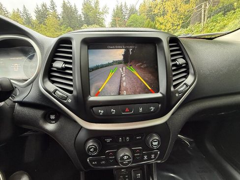 Used 2015 Jeep Cherokee Trailhawk w/ Comfort/Convenience Group AWD/4WD image 23
