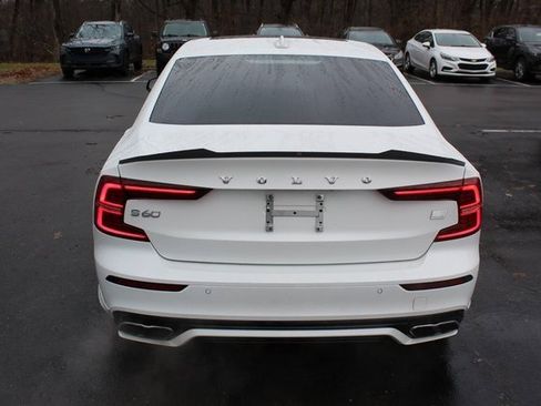 Certified 2022 Volvo S60 T8 R-Design image 4